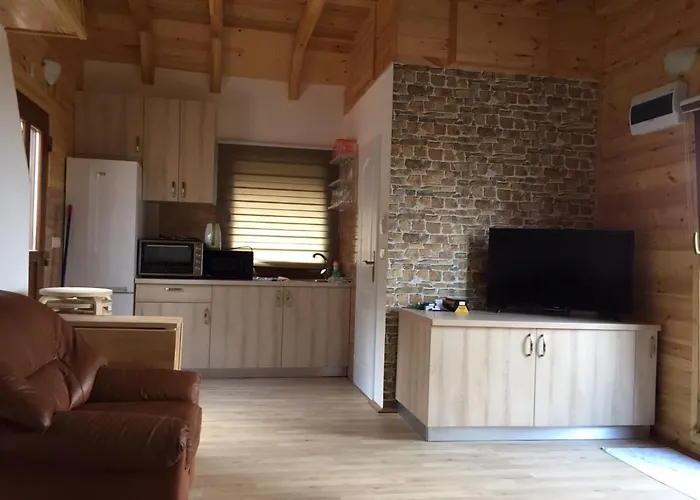 Tornik-planinska Kuca Zdravkovic * Dobroselica